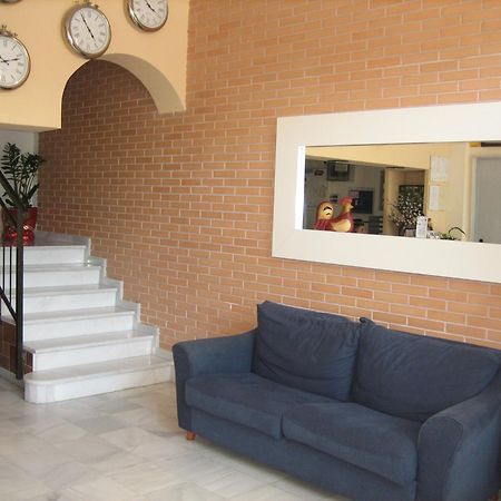 Hostal Madruga Elche Bagian luar foto