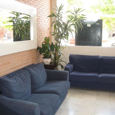 Hostal Madruga Elche Bagian luar foto