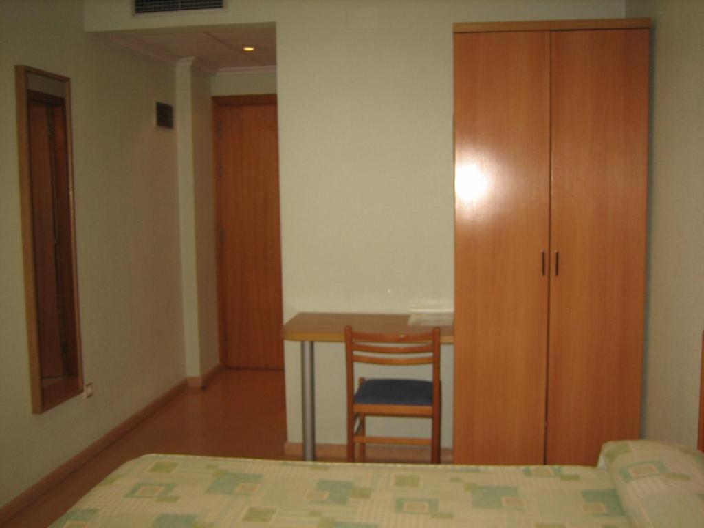 Hostal Madruga Elche Bagian luar foto