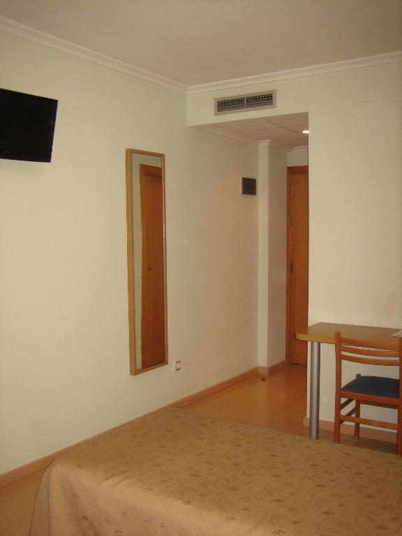 Hostal Madruga Elche Bagian luar foto