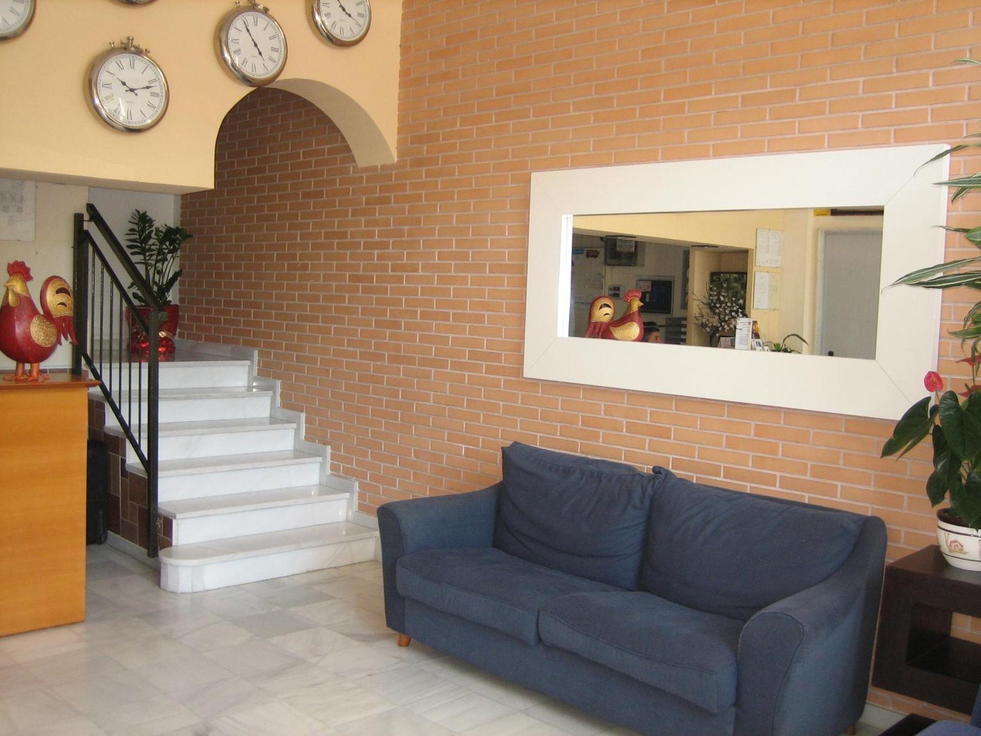Hostal Madruga Elche Bagian luar foto