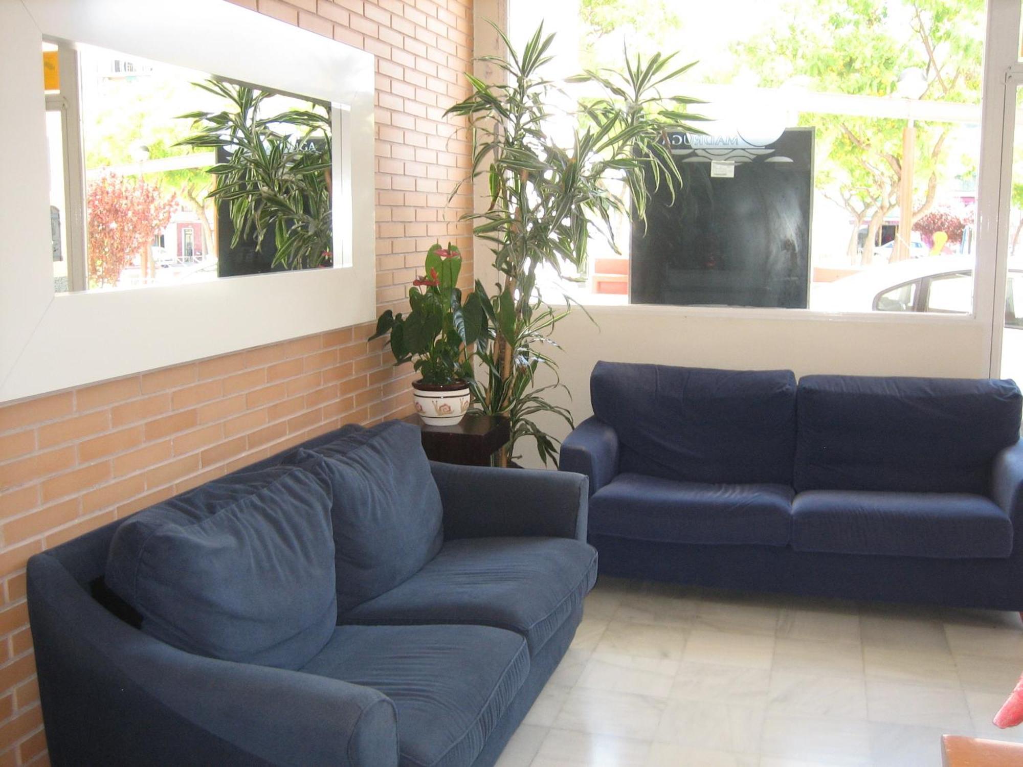 Hostal Madruga Elche Bagian luar foto