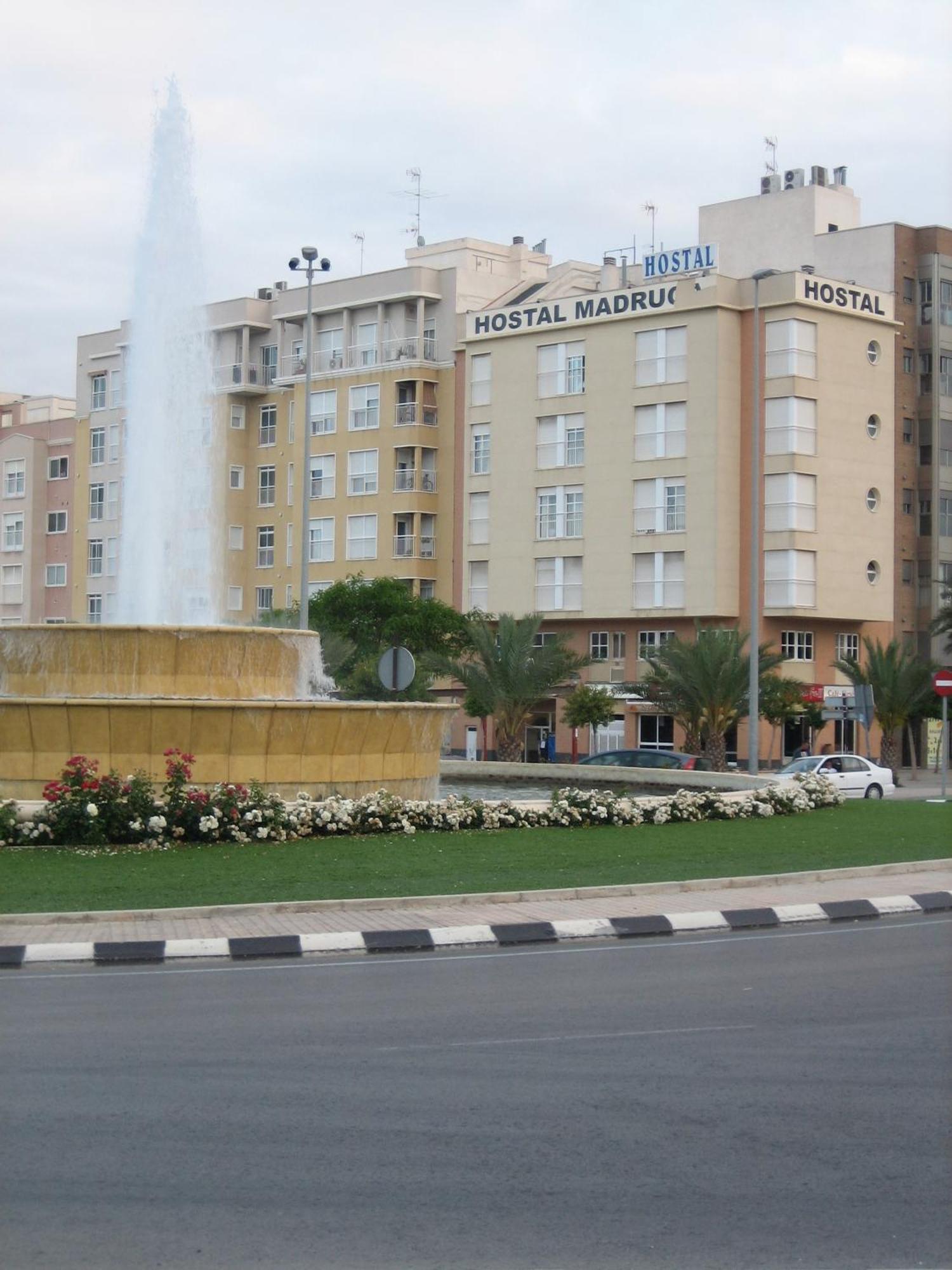 Hostal Madruga Elche Bagian luar foto