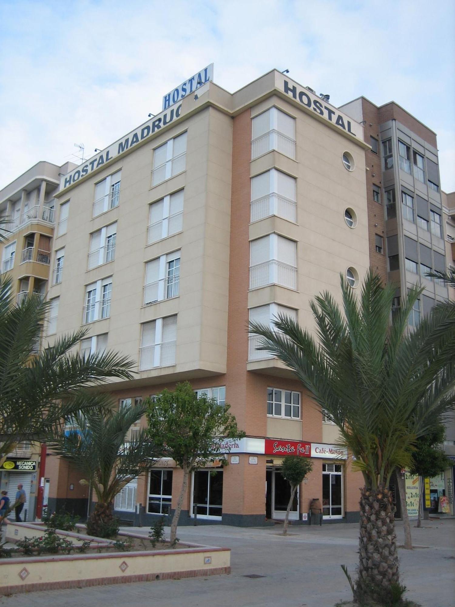 Hostal Madruga Elche Bagian luar foto